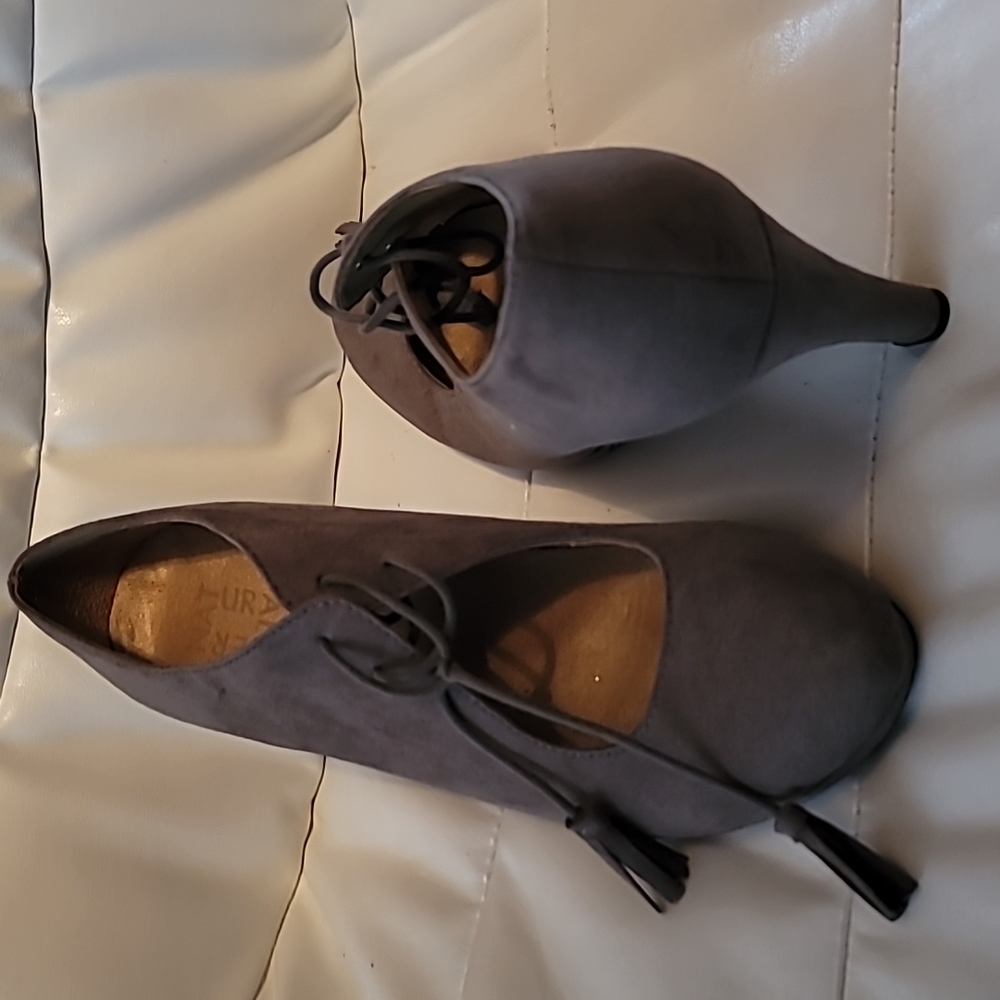 Gray heeled shoes